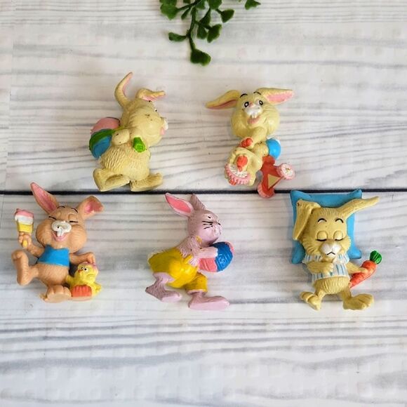 Vintage 70s Bunny Cake Toppers Made Of PVC Set Of 5 - Picture 1 of 9